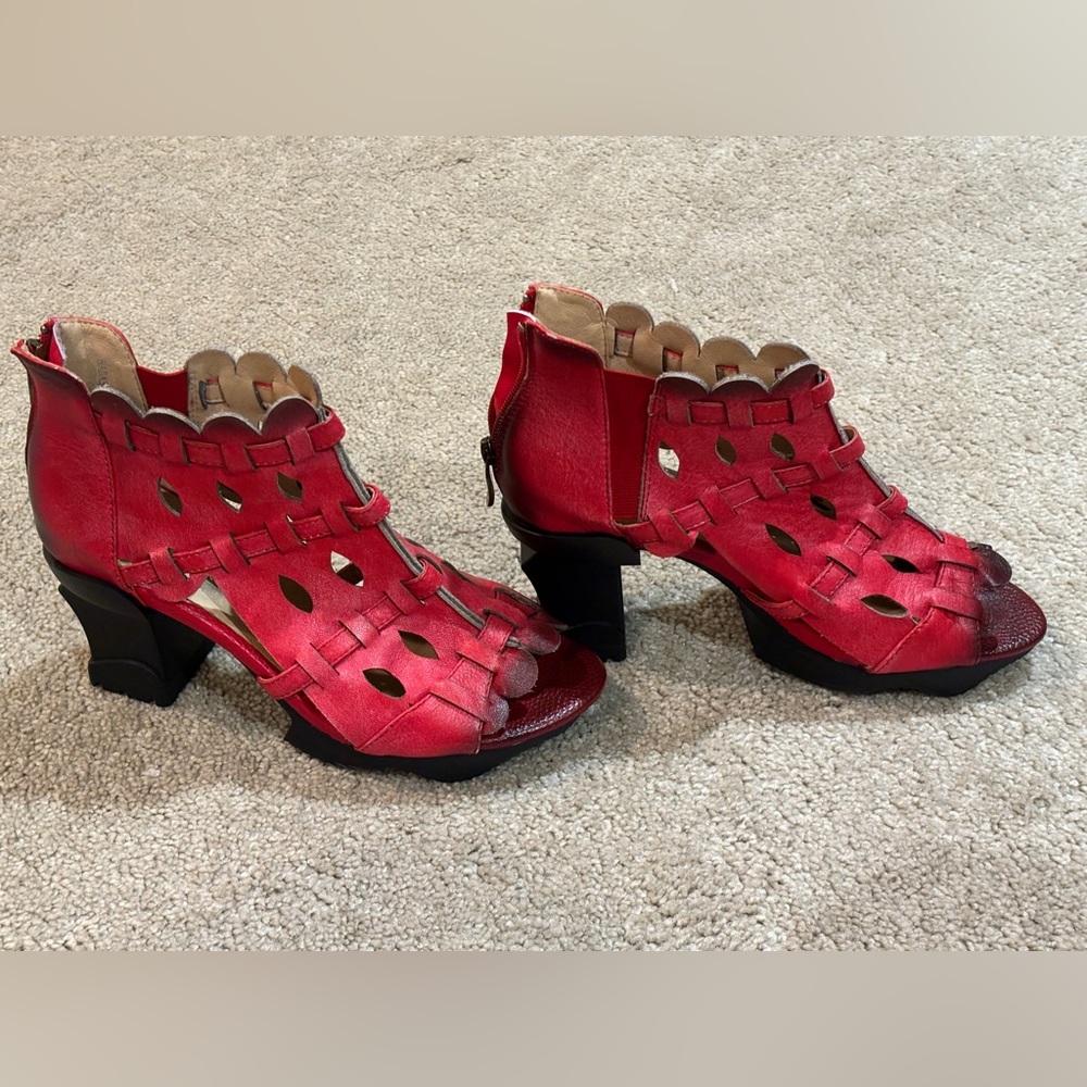 3” L’artiste Red “Spring Step” Sandal